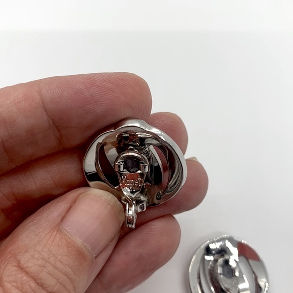 Monet Vintage Clip On Silver Tone Earrings - Picture 5 of 6